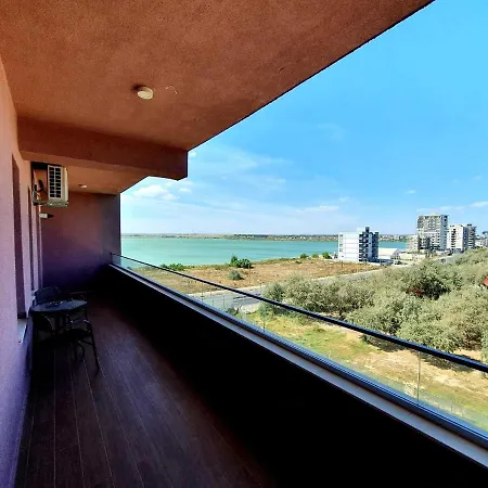 Criss Lotus Apartment *