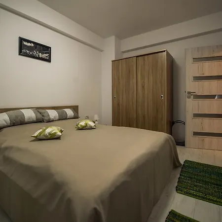Criss Lotus Apartment Mamaia
