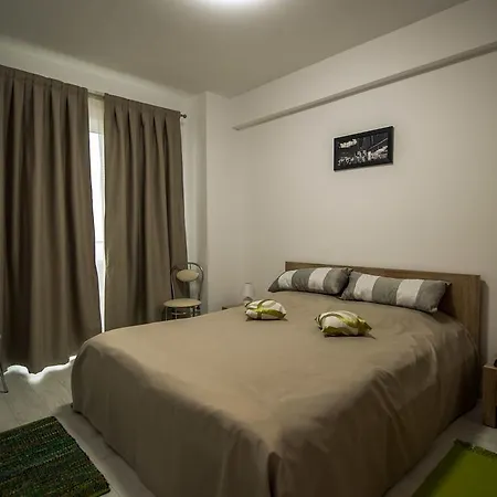 Criss Lotus Apartment *